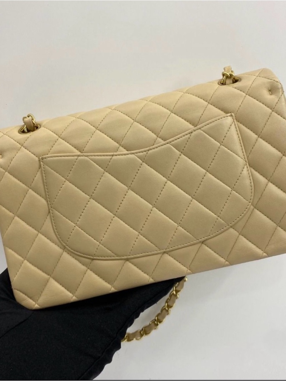 CHANEL Quilted Shoulder Bag in Beige with Gold Hardware - Picture 2 of 9